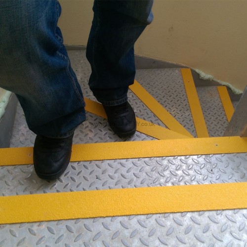 Anti slip online nosing